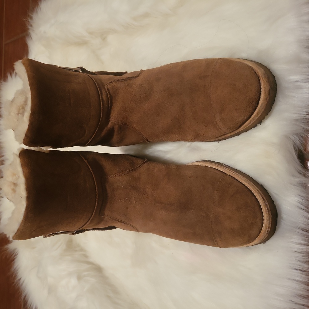 Carolina Herrera suede  inner lined with genuine shearling bootie size 8